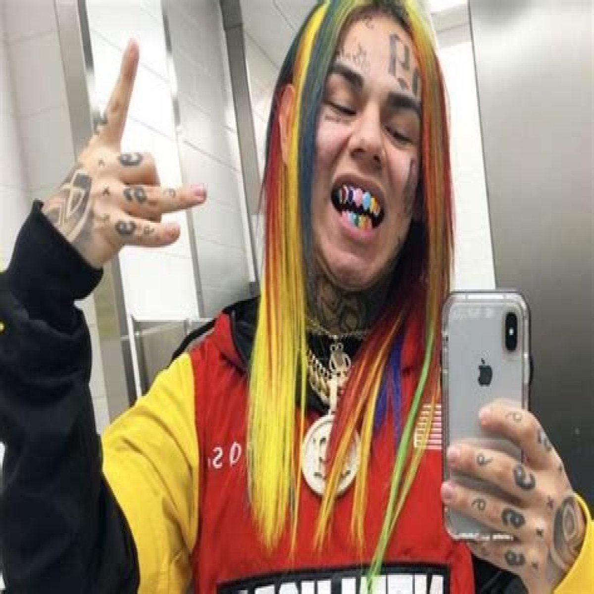 HTML